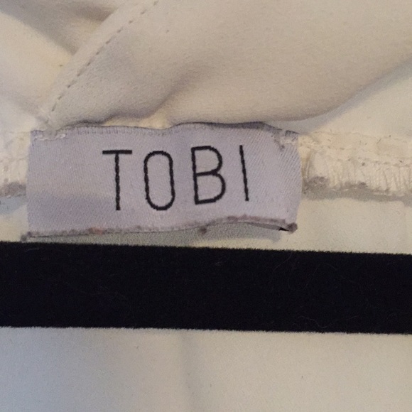 Chiffon V-Neck Blouse - Picture 3 of 4